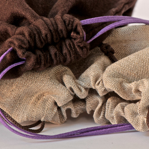 Drawstring closures in jute